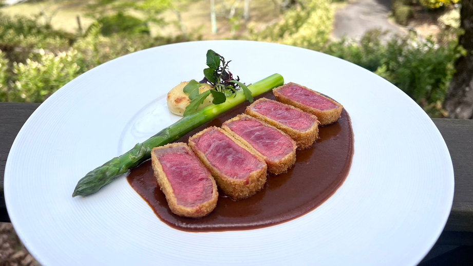 当館レストランの名物料理「ビーフカツレツ」。ぜひご賞味あれ♪