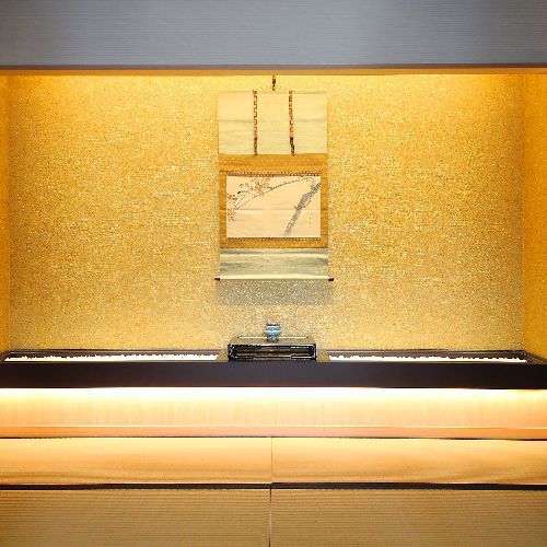 【大広間】和の設えで落ち着く空間に。