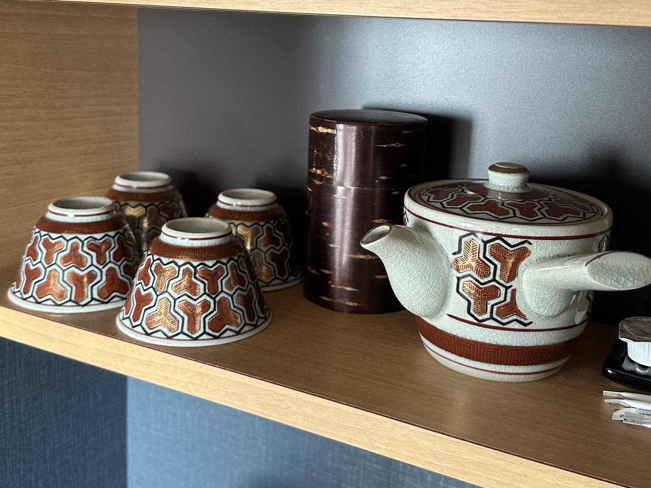 客室用茶器は九谷焼を使用