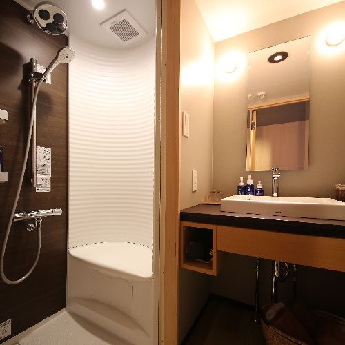 【ツイン】座れるシャワーブース、コンパクトだけれど快適に