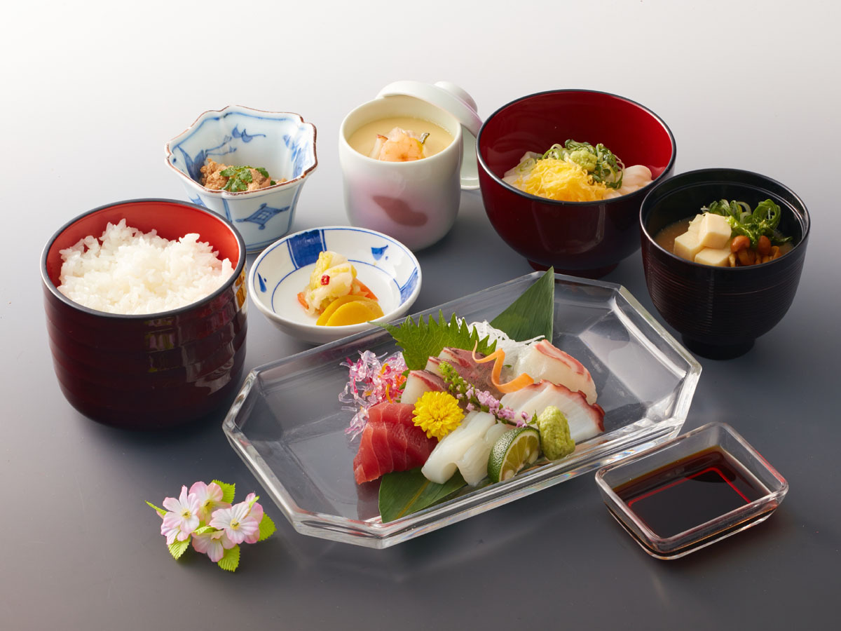 おまかせ定食プランの夕食イメージチェックインは１８時迄（必須）