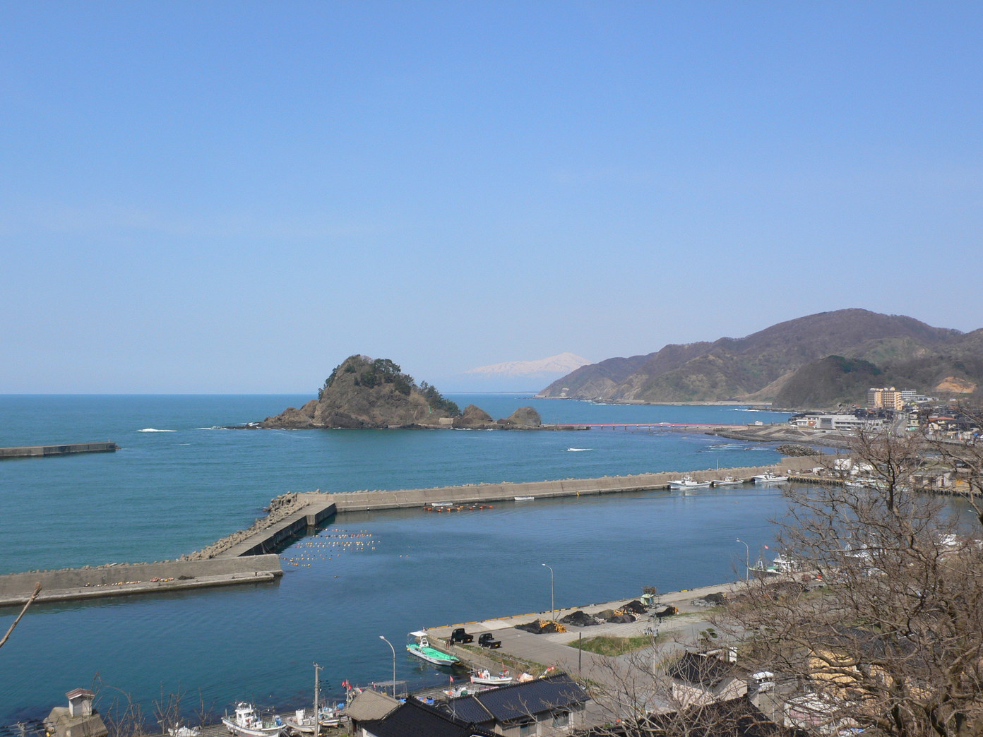 白山島と鳥海山