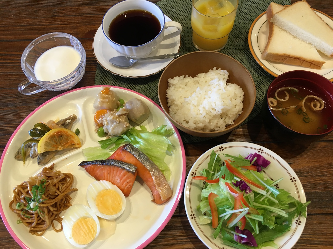 朝食バイキング