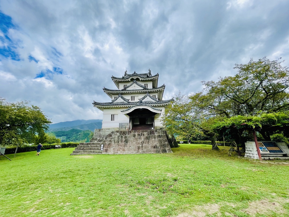 【周辺宇和島城】江戸時代からの天守閣が残る全国的に珍しい城跡です