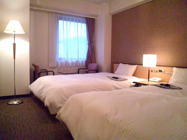 ツインルーム【24㎡〜27㎡】セミダブルベッド2台のお部屋です。当ホテル洋室で1番広い洋室です。