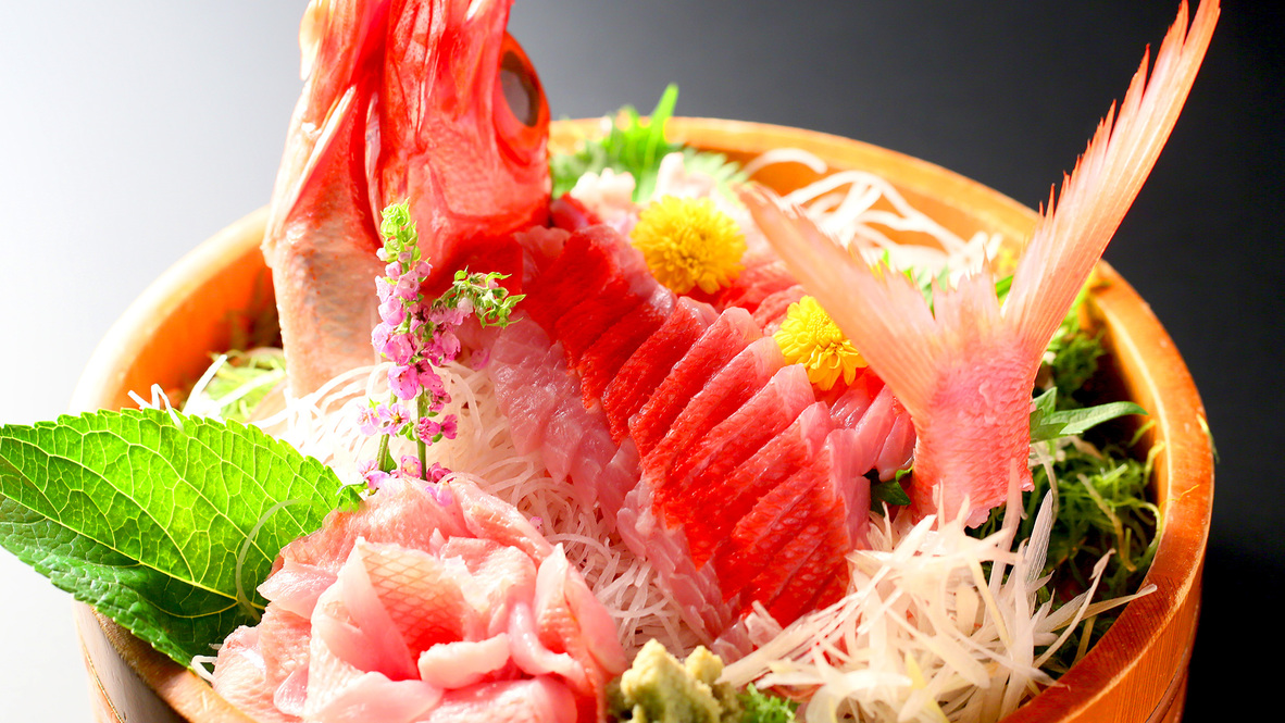 【別注料理】朝捕れ新鮮刺身の桶盛り（8，000円）