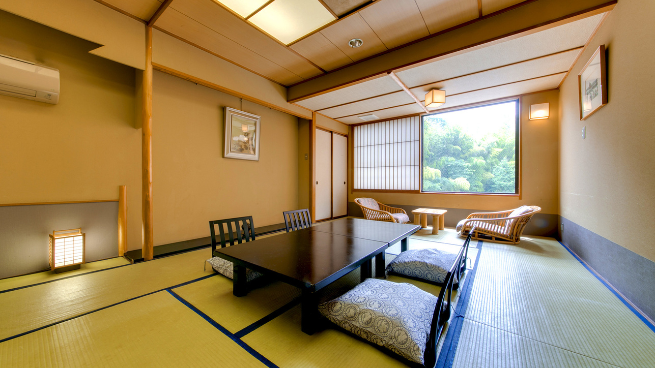 【和室12.5畳】本間12.5畳の間取りを中心とした明るい純和風のお部屋です。