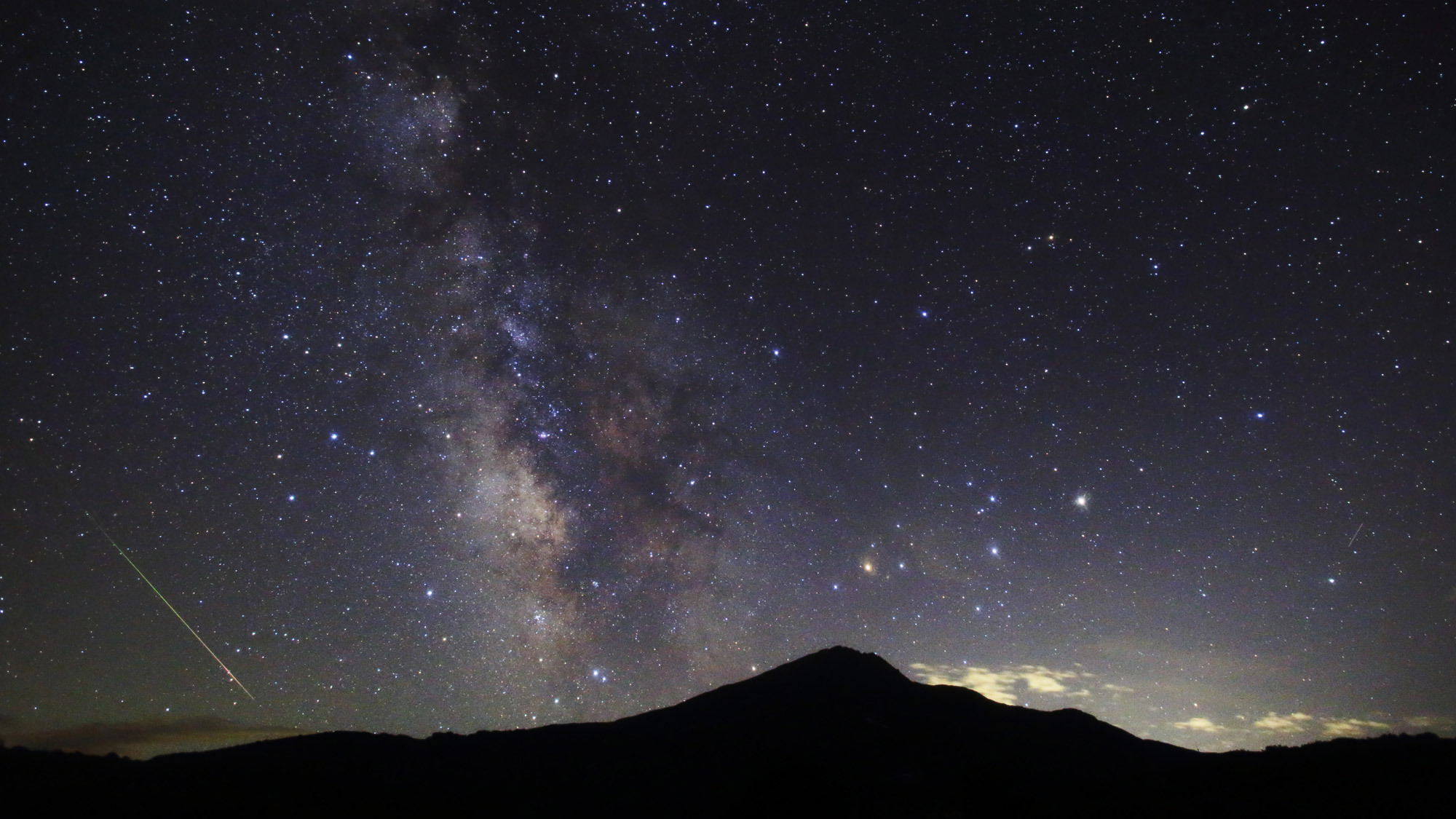 【周辺の星空】鳥海山とペルセウス座