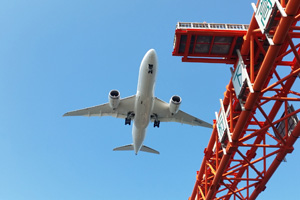 【横浜・大さん橋乗船】羽田空港D滑走路&米軍基地・工場地帯探検クルーズ(横浜中華街・本格中華8品コース付き)(食事先11:30)