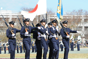 【東京発・バス】防衛大学校第67回開校祭&防衛大生2000人の観閲行進&名物300人が入り乱れる「棒倒し競技」見学バスツアー ~朝食おにぎり付き~