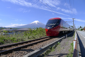 富士山に一番近い絶景列車「富士山ビュー特急」&感動のダイヤモンド富士鑑賞&河口湖紅葉まつり見学バスツアー ~とんかつまい泉のカツサンド弁当付~