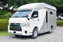 JAPANキャンピングカーレンタルセンターのハイエンド TOYOTA ハイエース TOM200 (4WD)