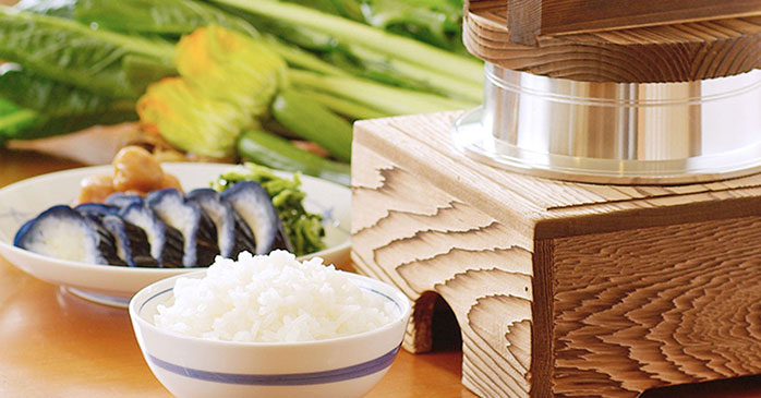 千葉県産「おかずのいらないお米」と称された炊き立てごはん